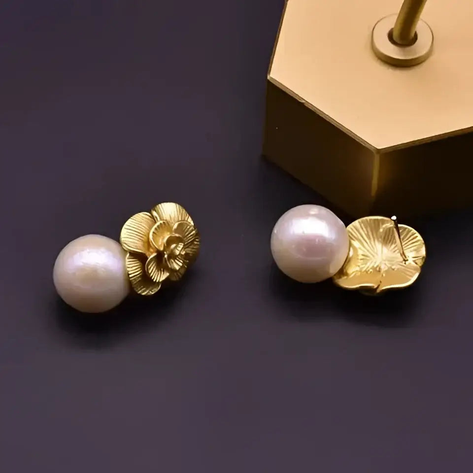 18K Gold Plated Floret With A Single Drop Of Pearl - Earrings